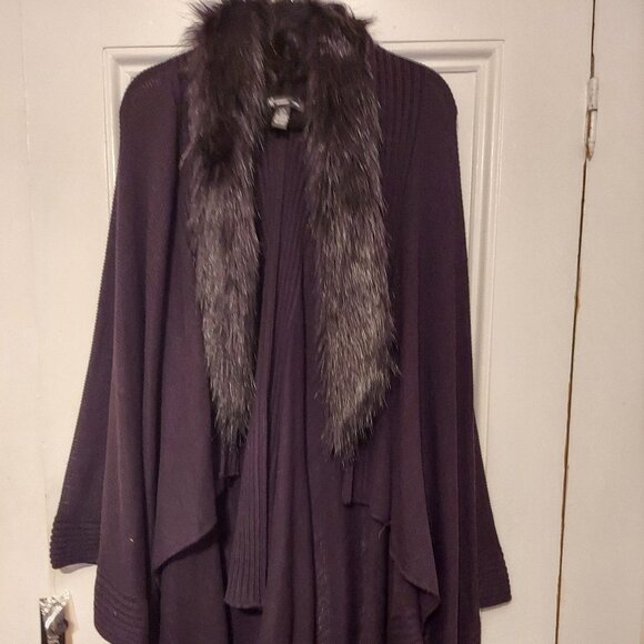 NWT INC International Concepts Black Sweater Cape w/ Faux Fur Collar size S/M - Picture 1 of 1